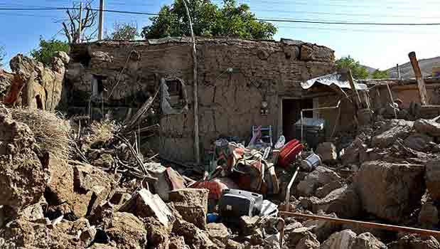 وزیر راه و شهرسازی اعلام کرد: بازسازی مناطق زلزله زده در استان آذربایجان شرقی از امروز آغاز می شود.