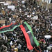 هزاران نفر از مخالفان رژیم معمر قذافی در مقابل ساختمان دادگستری در شهر بنغازی تظاهرات کردند.

