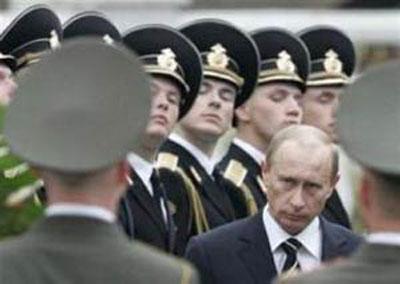 وزیر دفاع روسیه گفت: به دستور ولادیمیر پوتین، رئیس جمهوری این کشور ارتش روسیه از ساعت ۱۴  (چهارشنبه) در منطقه غرب این کشور به حالت آماده باش درآمده است.