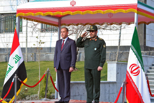 در پایان سفر وزیر دفاع عراق به تهران وزرای دفاع ایران و عراق یادداشت تفاهم همکاری دفاعی و امنیتی امضا کردند.